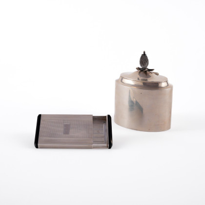 TEA CADDY WITH PINEAPPLE FINIAL