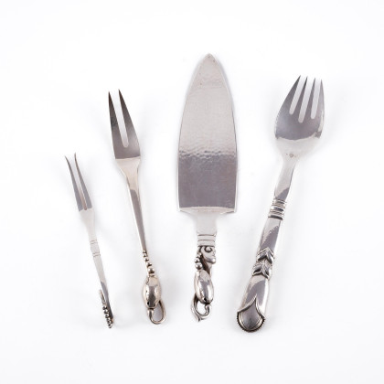 ONE CAKE LIFTER & THREE SERVING FORKS 