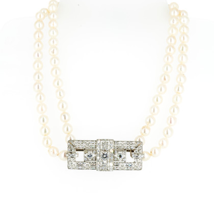 Diamant-Brosche mit Perlenkette