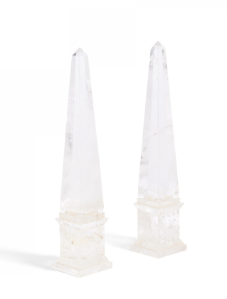 PAIR OF QUARTZ OBELISKS AS TABLE DECORATION