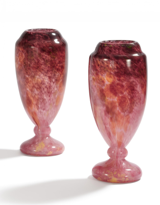 PAIR OF BALUSTER-SHPAED GLASS VASES 