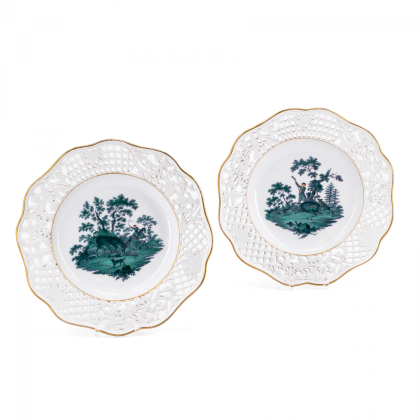 TWO PORCELAIN DESSERT PLATES WITH HUNTING SCENES AND PIERCED RIM