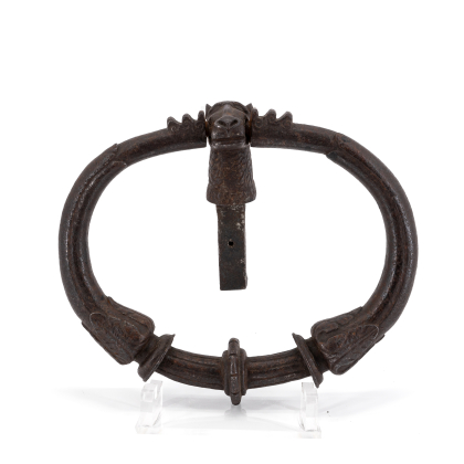 LARGE RING-SHAPED IRON ANIMAL KNOCKER WITH ANIMAL HEAD