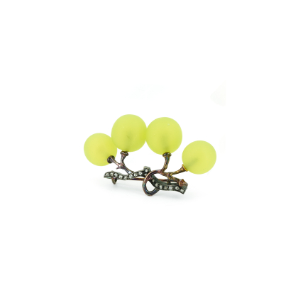 GRAPE-BROOCH