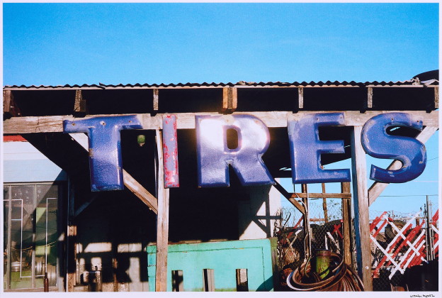 Ohne Titel (Tires sign, Arizona)