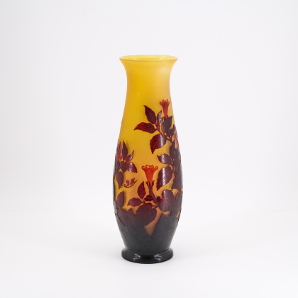 Große Vase mit Trichterblüten