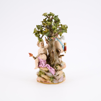 Amorettengruppe unter Baum, Pfeile schleifend