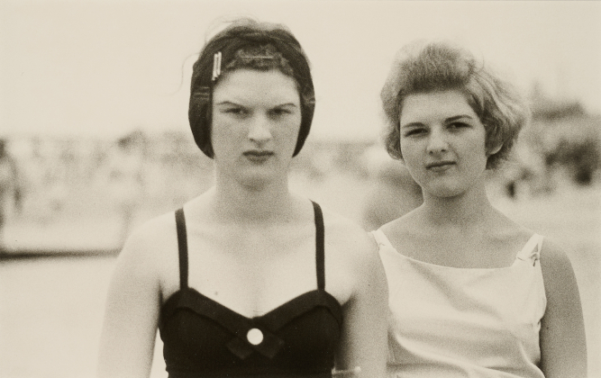 Two Girls on the Beach, Coney Island, N.Y. (Aus: Coney Island, N.Y)