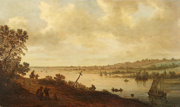 Blick über einen Weg auf eine weite Flusslandschaft