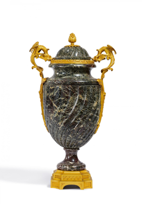 Große Deckelvase mit Fabeltieren