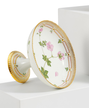 PORCELAIN TABLE CENTREPIECE 'FLORA DANICA'