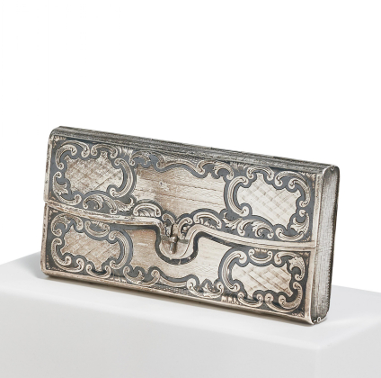 Zigarettenetui in Form einer Brieftasche mit Niellodekor