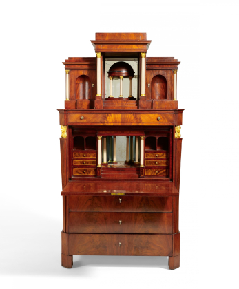 Schreibschrank mit architektonischen Elementen