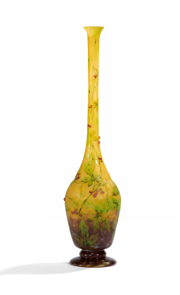 Seltene Vase 'Bryone' mit Beerenzweigen und plastischen Beeren