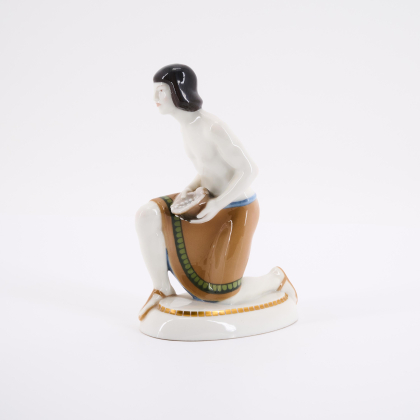 Kniender Ägypter mit Perlen aus dem Hochzeitszug