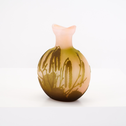 Vase mit Birkenkätzchen