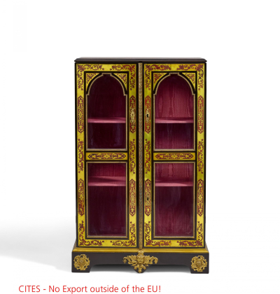 SMALL TORTOISESHELL DISPLAY CABINET WITH FINE BOULLE MARQUETRY